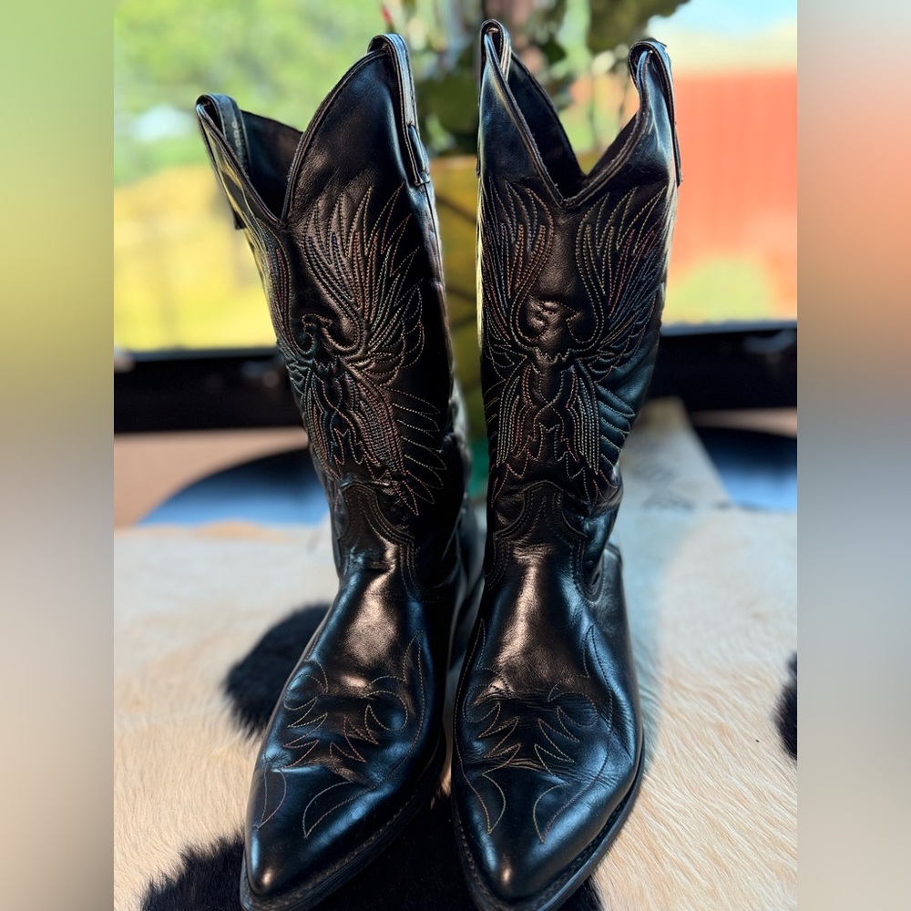 Sheplers Vintage Boots Embroidered Phoenix. In perfect condition. Gently 💖’d. - Picture 6 of 8